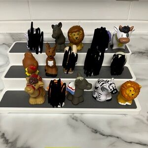 9 little people animals